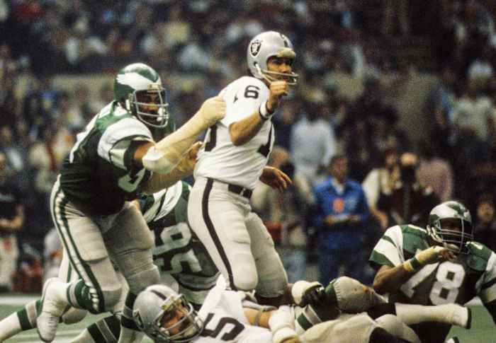 Former Eagles and Falcons great, and Hall of Famer, Claude Humphrey passed away at 77